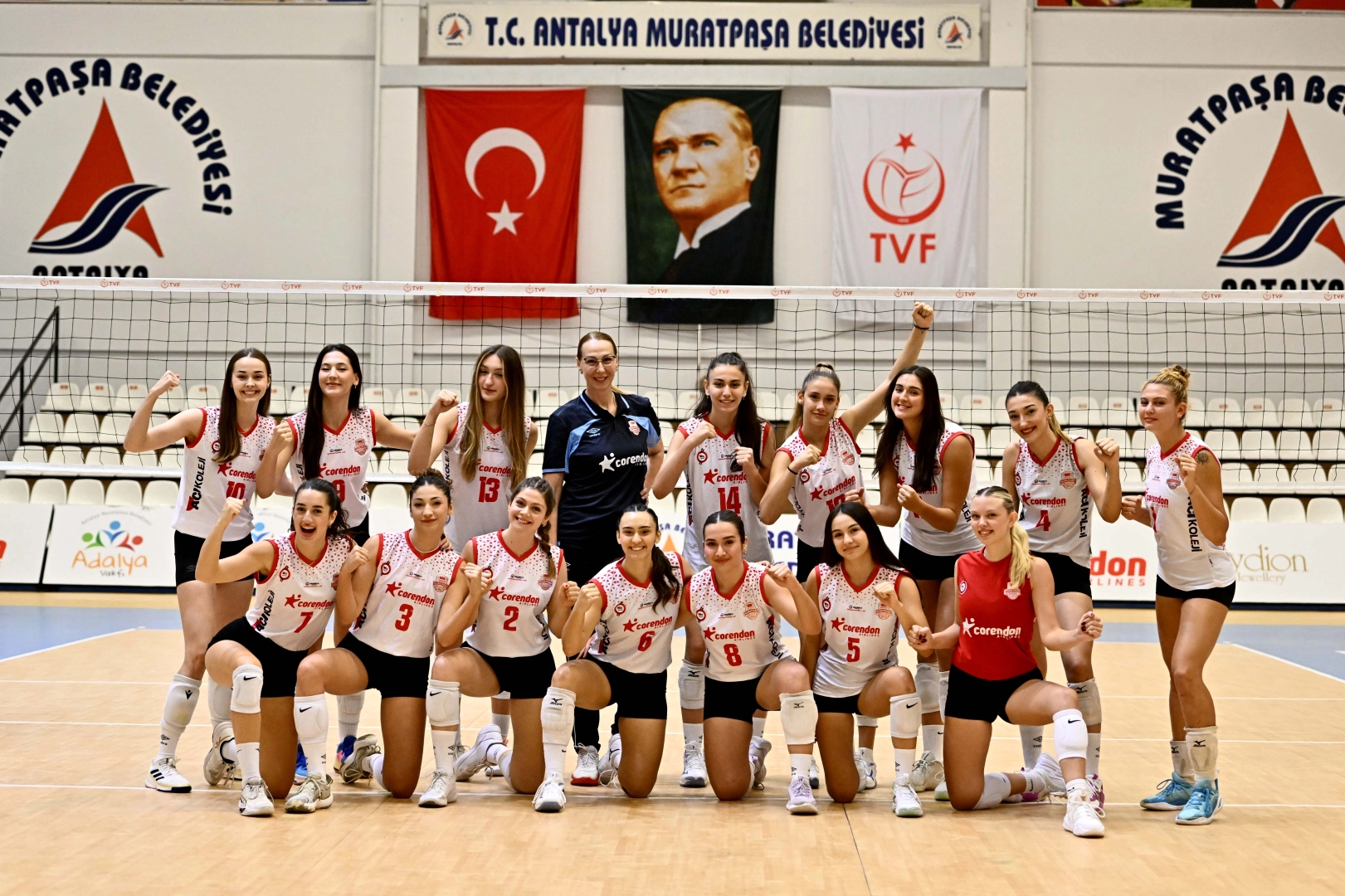 Muratpaşalı Sultanlar &ccedil;ıkışını s&uuml;rd&uuml;r&uuml;yor