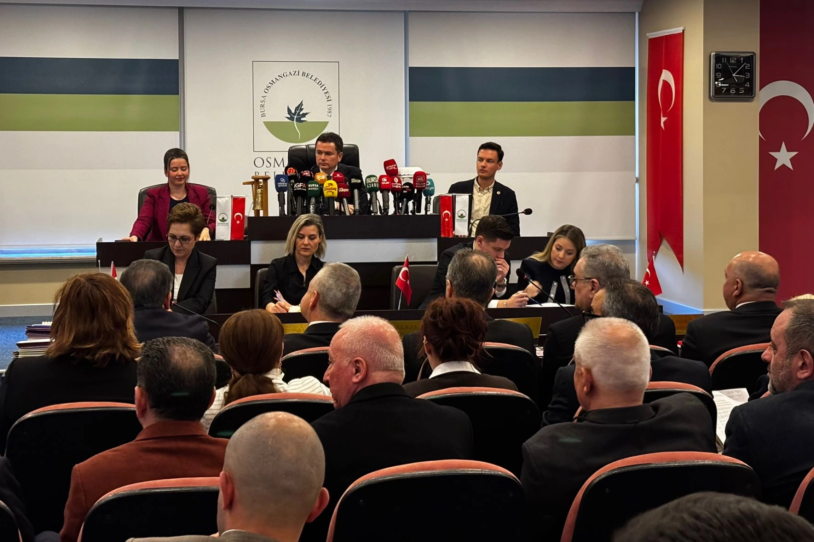 Bursa Osmangazi Meclisi'nde Tanju &Ouml;zcan gerginliği!