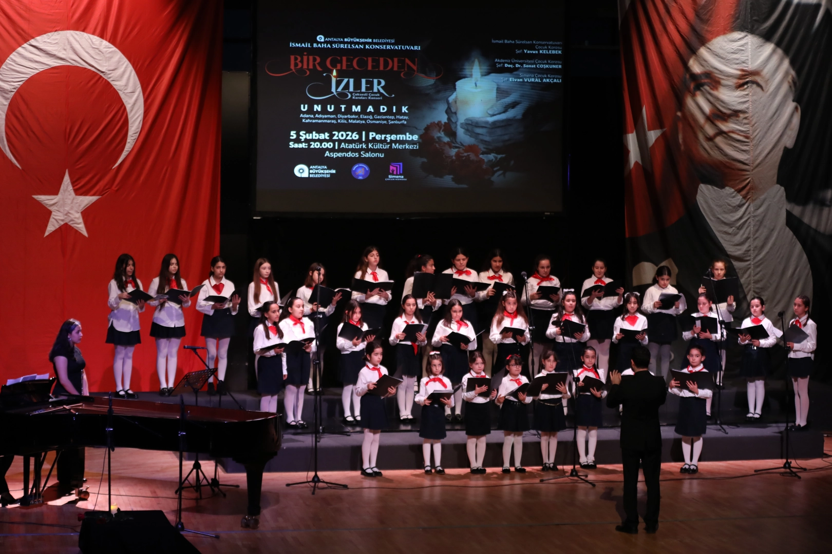 Antalya&rsquo;da &ccedil;ocuk korosundan deprem anması