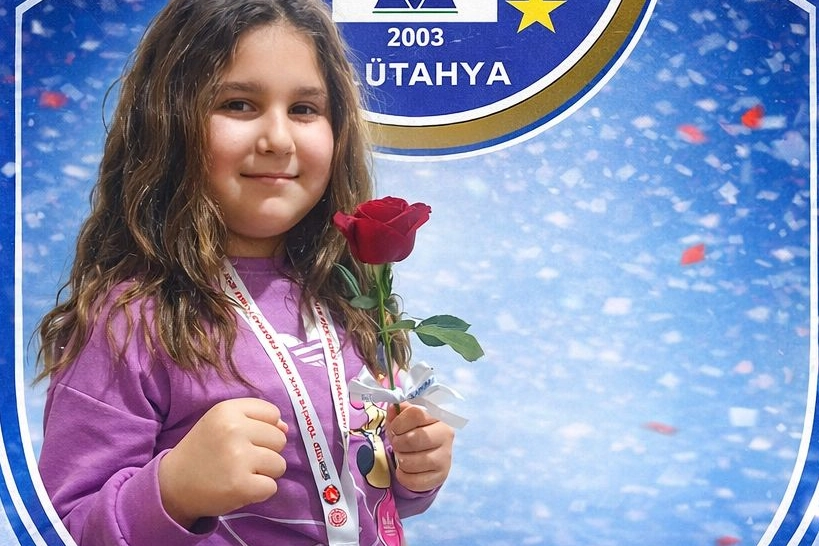 Minik sporcu İdil &Ccedil;akır&rsquo;dan T&uuml;rkiye ikinciliği