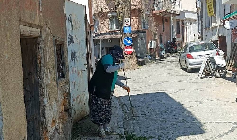 Atat&uuml;rk'&uuml;n Ayvalık'ta Y&uuml;r&uuml;d&uuml;ğ&uuml; Yollar 13 Nisan İ&ccedil;in Hazırlandı