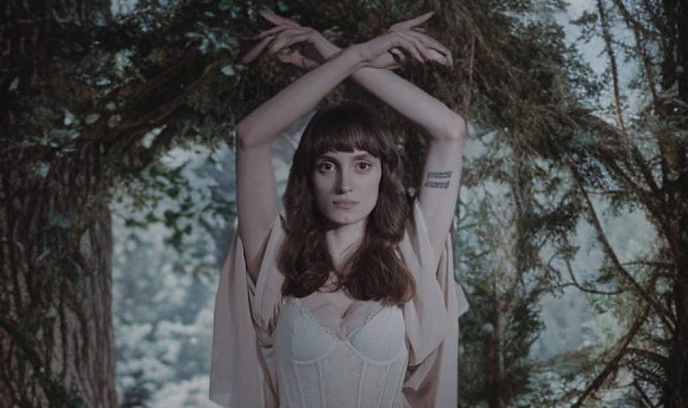 Leliel'den i&ccedil;sel bir y&uuml;zleşme: 'S&ouml;z Gelimi' (Synthetic Stars) yayında!