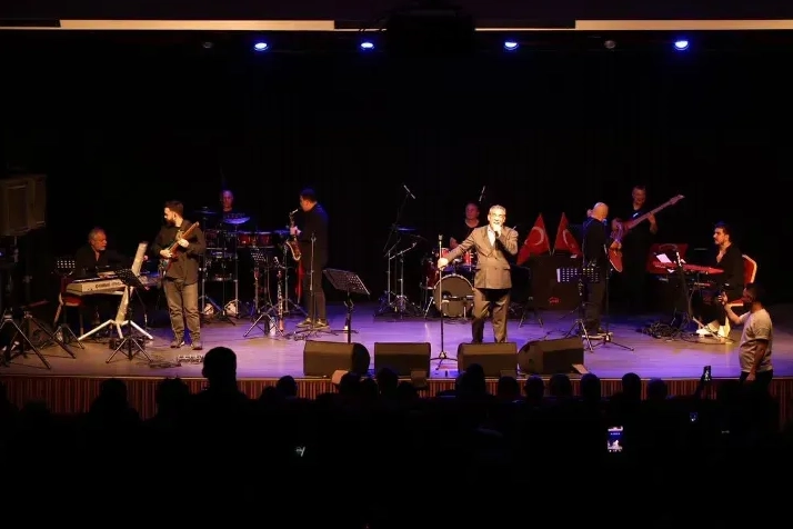 İstanbul &Ccedil;ekmek&ouml;y'de Ege r&uuml;zgarı