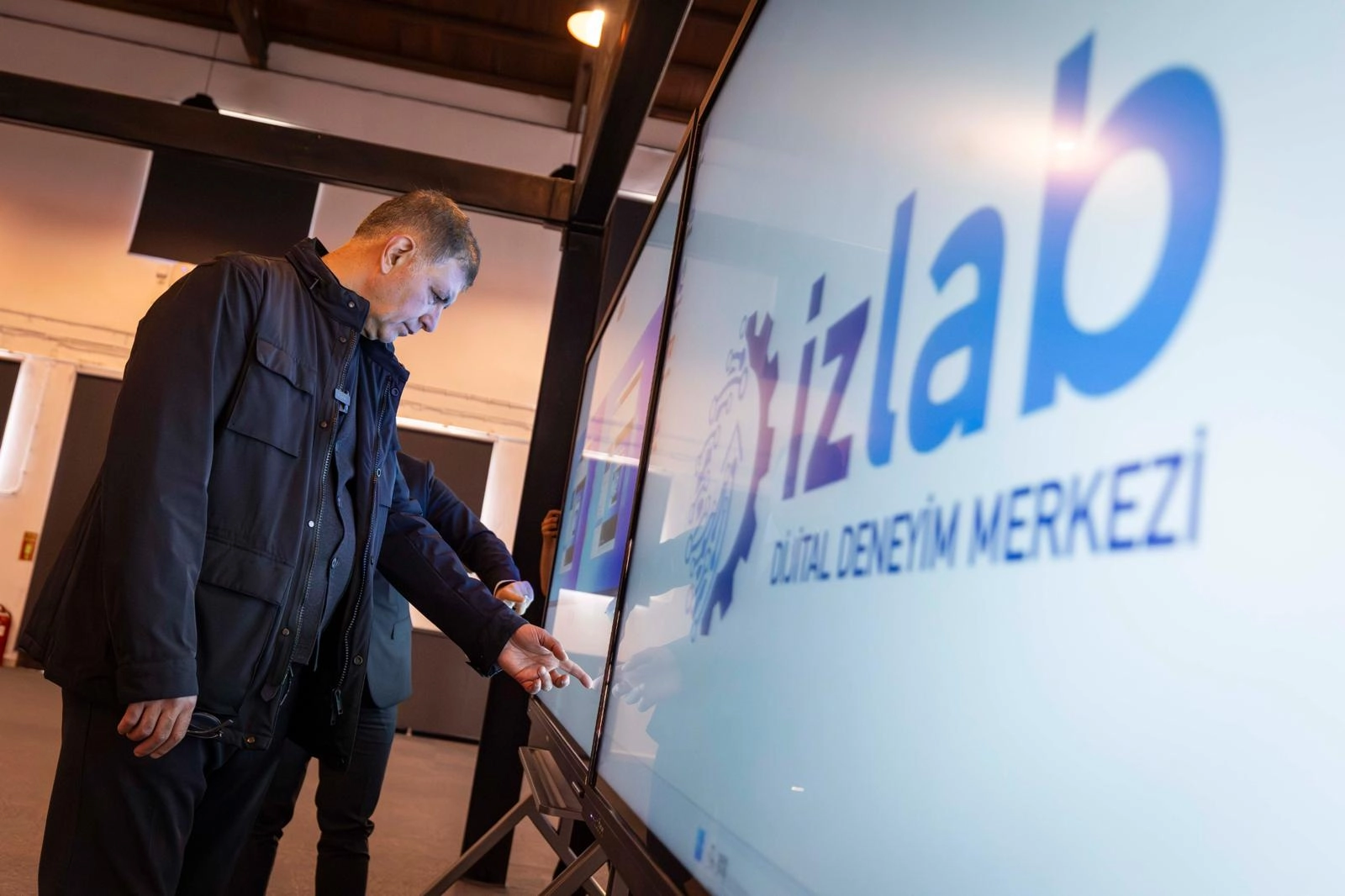 İzmir dijitalde vites y&uuml;kseltti