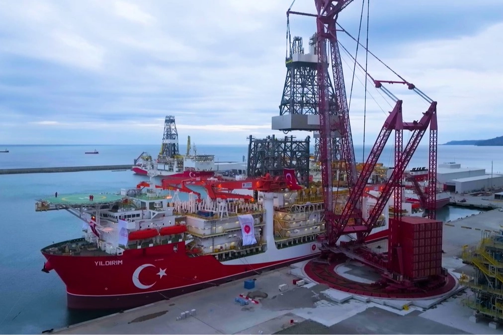 Yıldırım sondaj gemisi Karadeniz&rsquo;e a&ccedil;ıldı