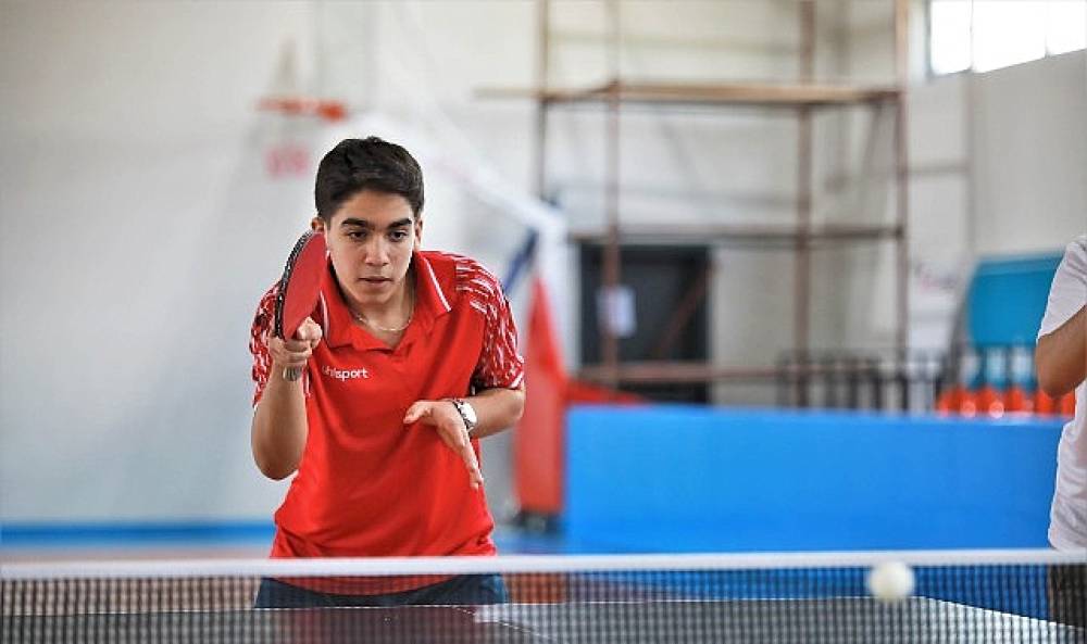 &Ouml;zel Sporcular; Futbol, Para Masa Tenisi ve Voleybol Karşılaşmalarında Buluştu