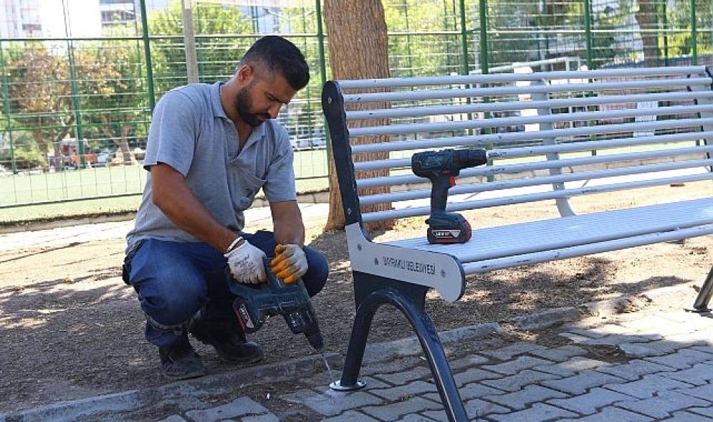  Bayraklı'da parklar yenileniyor