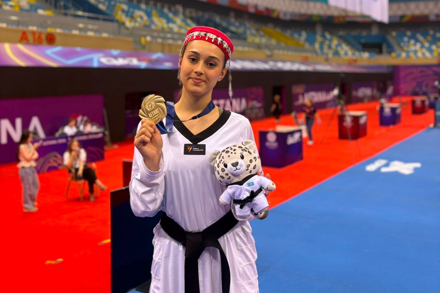 Trabzonlu taekwondocu Aybike Futtu Kazakistan&rsquo;da altın madalya kazandı