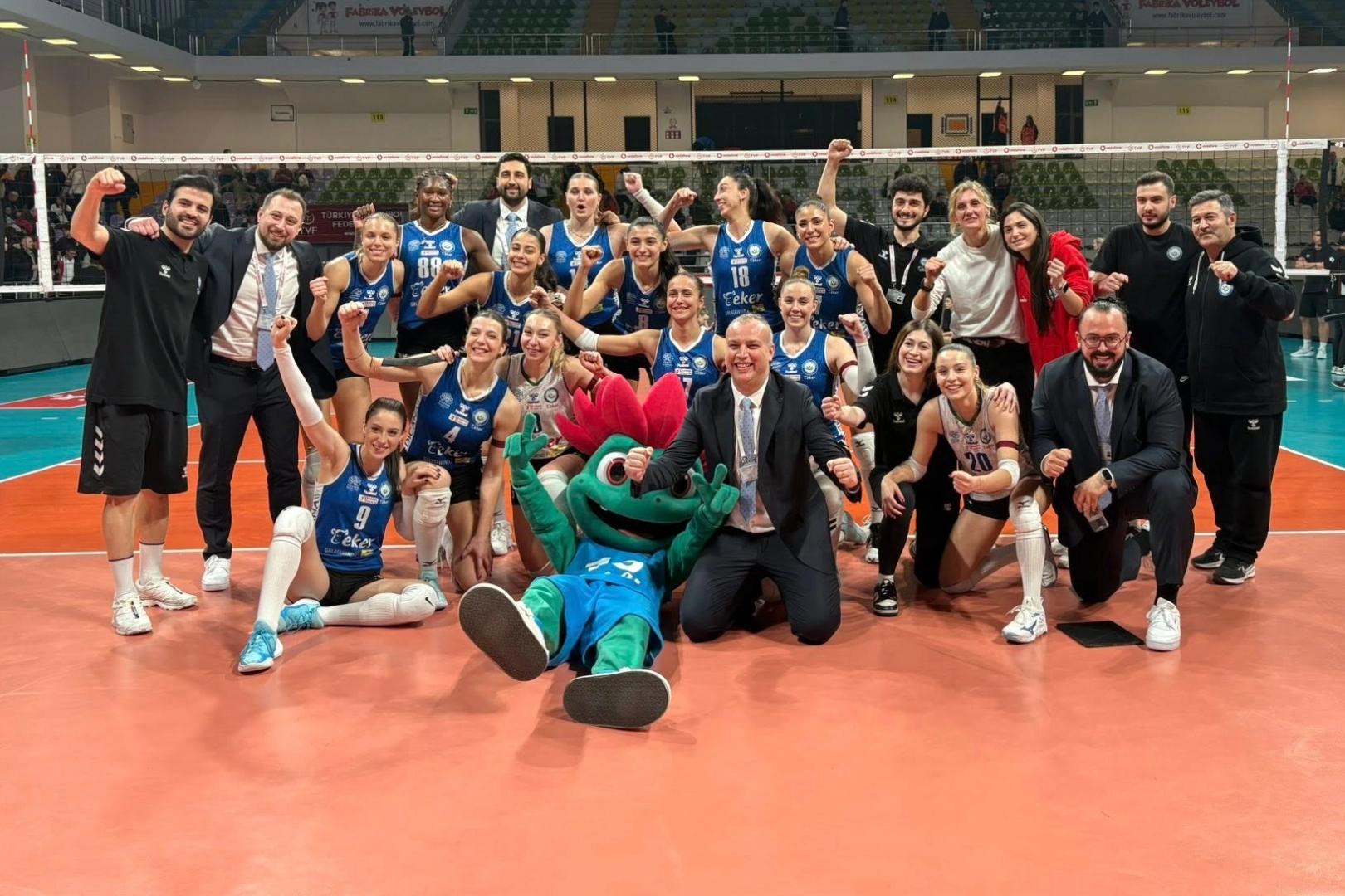 Nil&uuml;fer Belediyespor Eker evinde Beşiktaş&rsquo;ı 3-1 ge&ccedil;ti