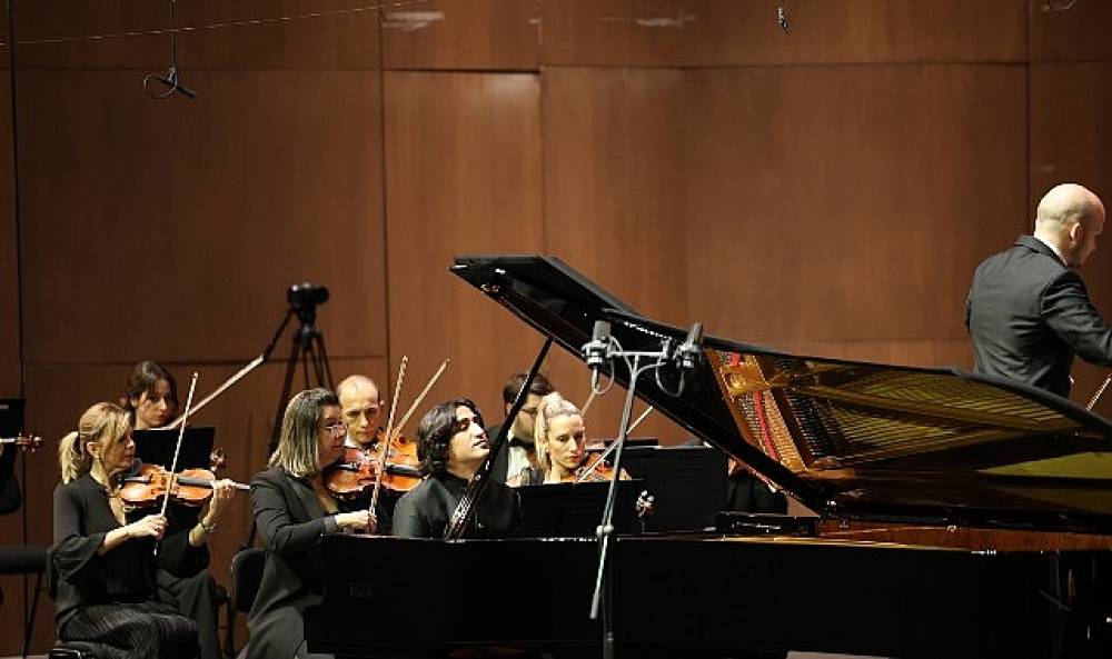 Giuseppe Mengoli ve Cem Babacan  İstanbul Devlet Senfoni Orkestrası sahnesinde