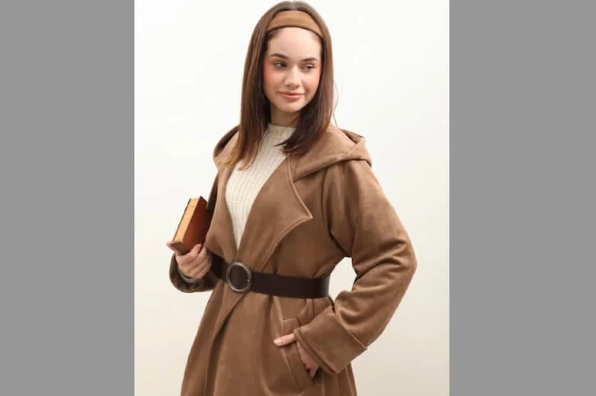 Zülays'ın Kadın Trençkot ve Kaban Modellerinde 2025 Trendleri