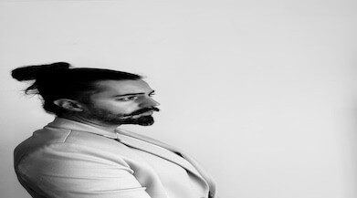Çok Yönlü Yazar, Tiyatro Oyuncusu ve Yönetmen Doğancan PINAR ile Söyleşi